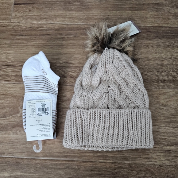 NWT CALIA Knit Beanie and Socks - Picture 3 of 6